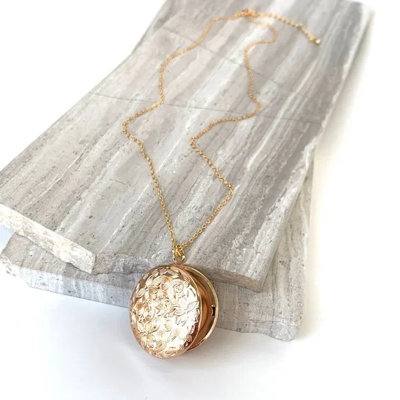 Round Gold Locket Necklace - Picture 3 of 9